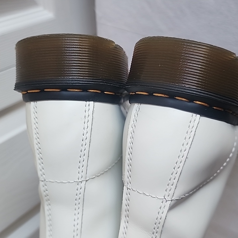 Dr. Martens Women's White Boots Size 7 - Picture 10 of 16